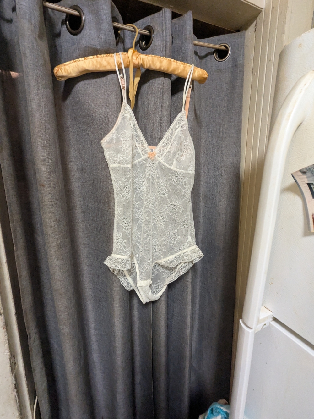 Large Lot Of Intimates Undergarments Slips Nighties Half Slips Bras 40 Plus Item